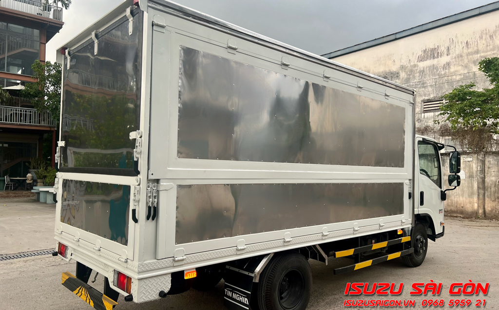 Xe Tải Isuzu 1T9 Thùng Kín Cánh Dơi 8